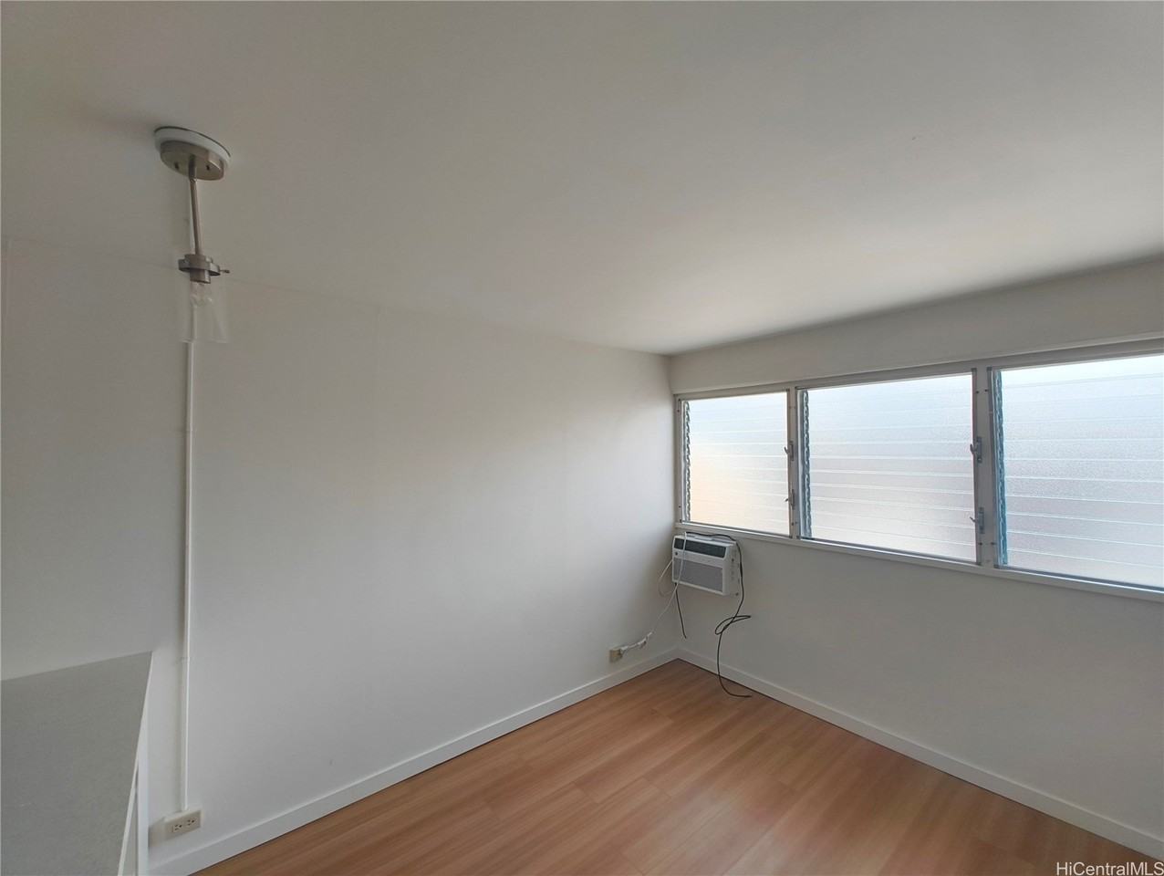 711 Kamuela Ave - Photo 3 of 8