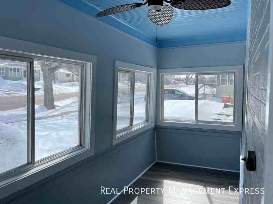 115 S Grange Ave - Photo 2 of 14