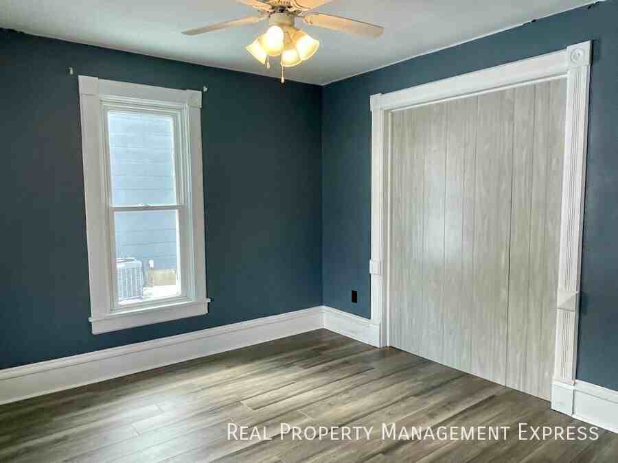115 S Grange Ave - Photo 3 of 14