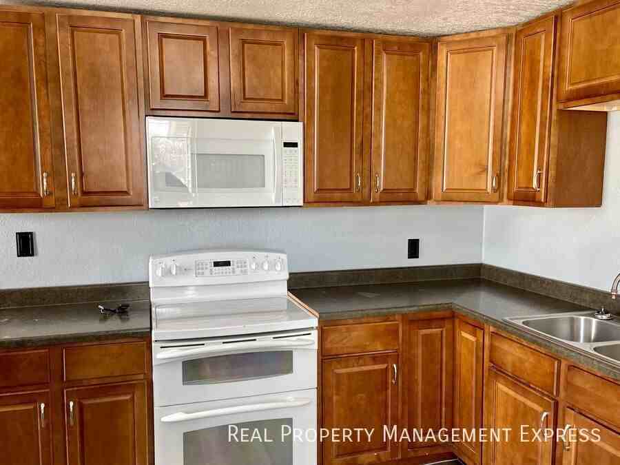 115 S Grange Ave - Photo 7 of 14