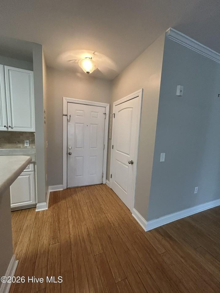 300 -325 Gateway Condos Drive - Photo 3 of 36