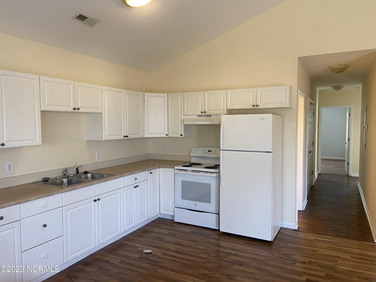 1007 Castle St #1 - Photo 4 of 18