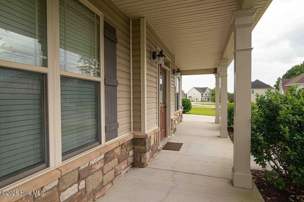 123 Saw Grass Dr - Photo 5 of 42