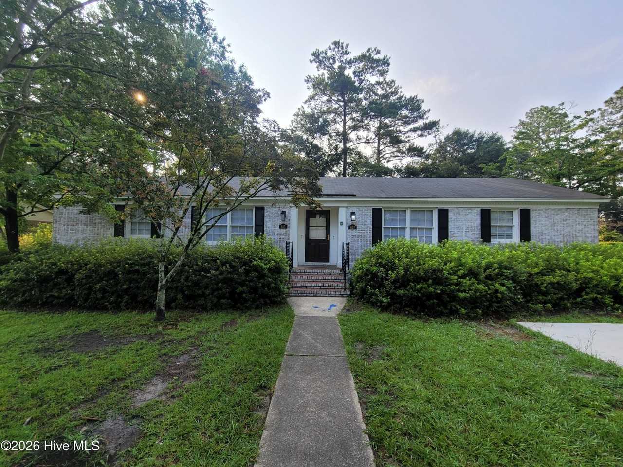 825 Montclair Dr