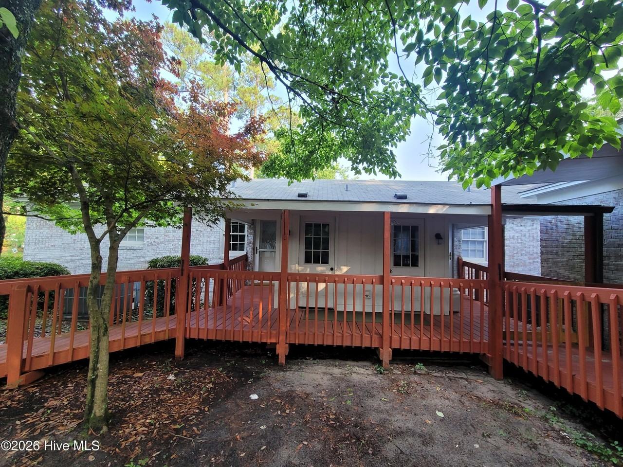 825 Montclair Dr - Photo 2 of 10