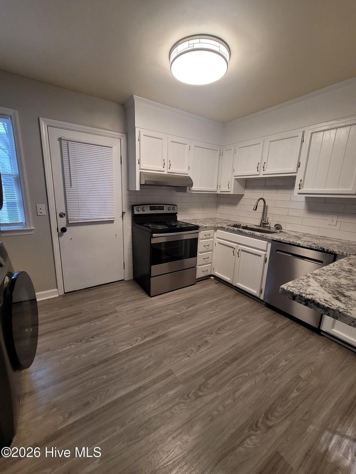 825 Montclair Dr - Photo 3 of 10