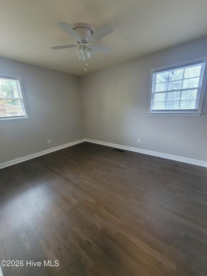 825 Montclair Dr - Photo 7 of 10