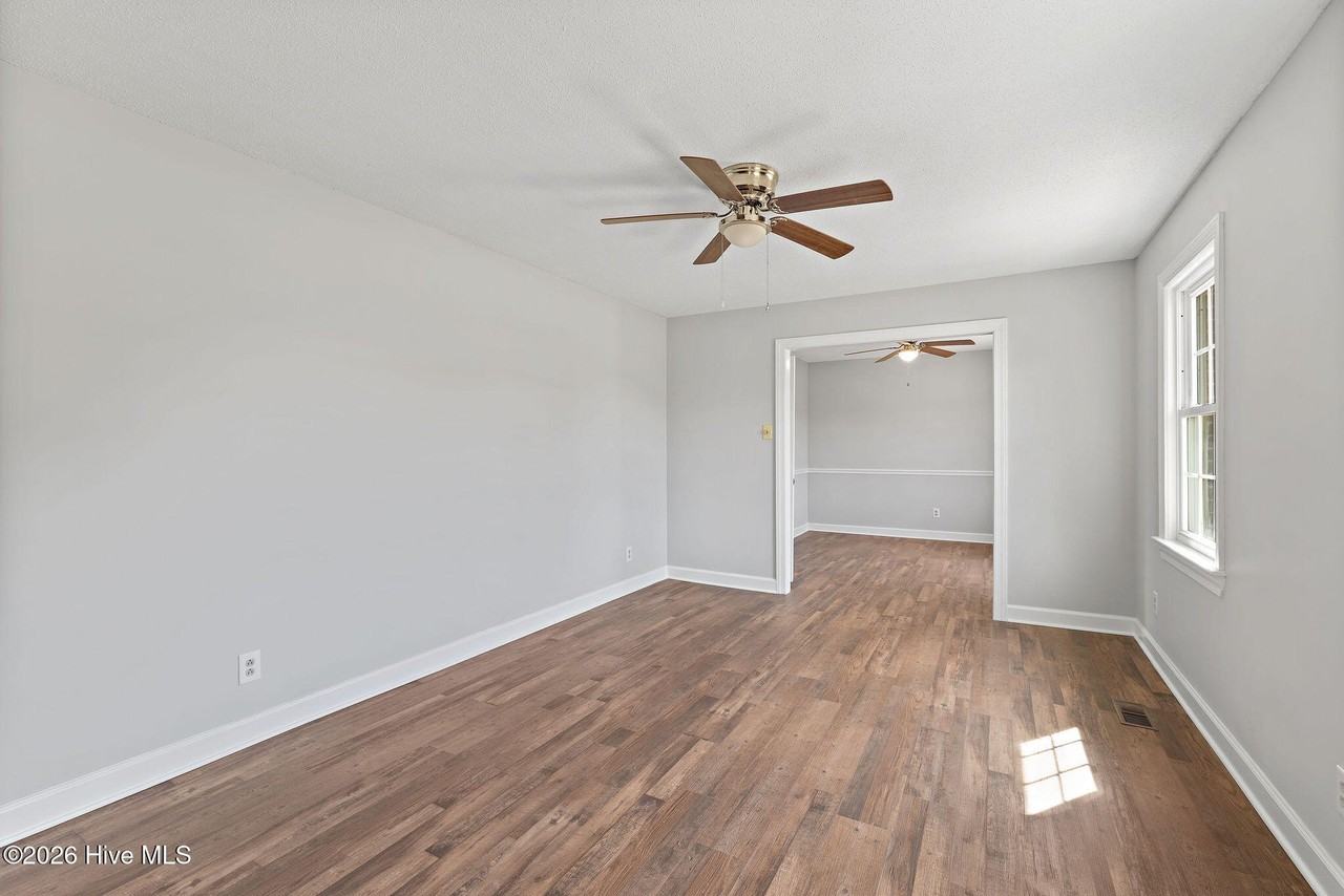 315 Holland Hill Dr - Photo 4 of 19