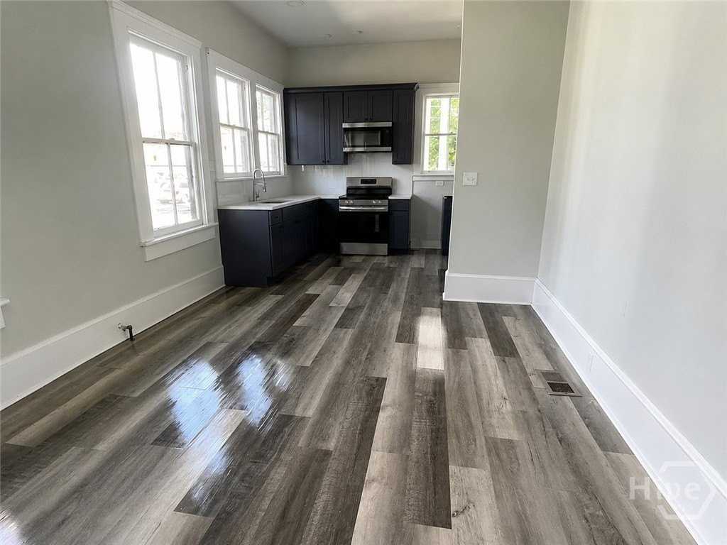 414 W 36th St - Photo 3 of 7