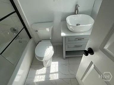 414 W 36th St - Photo 4 of 7