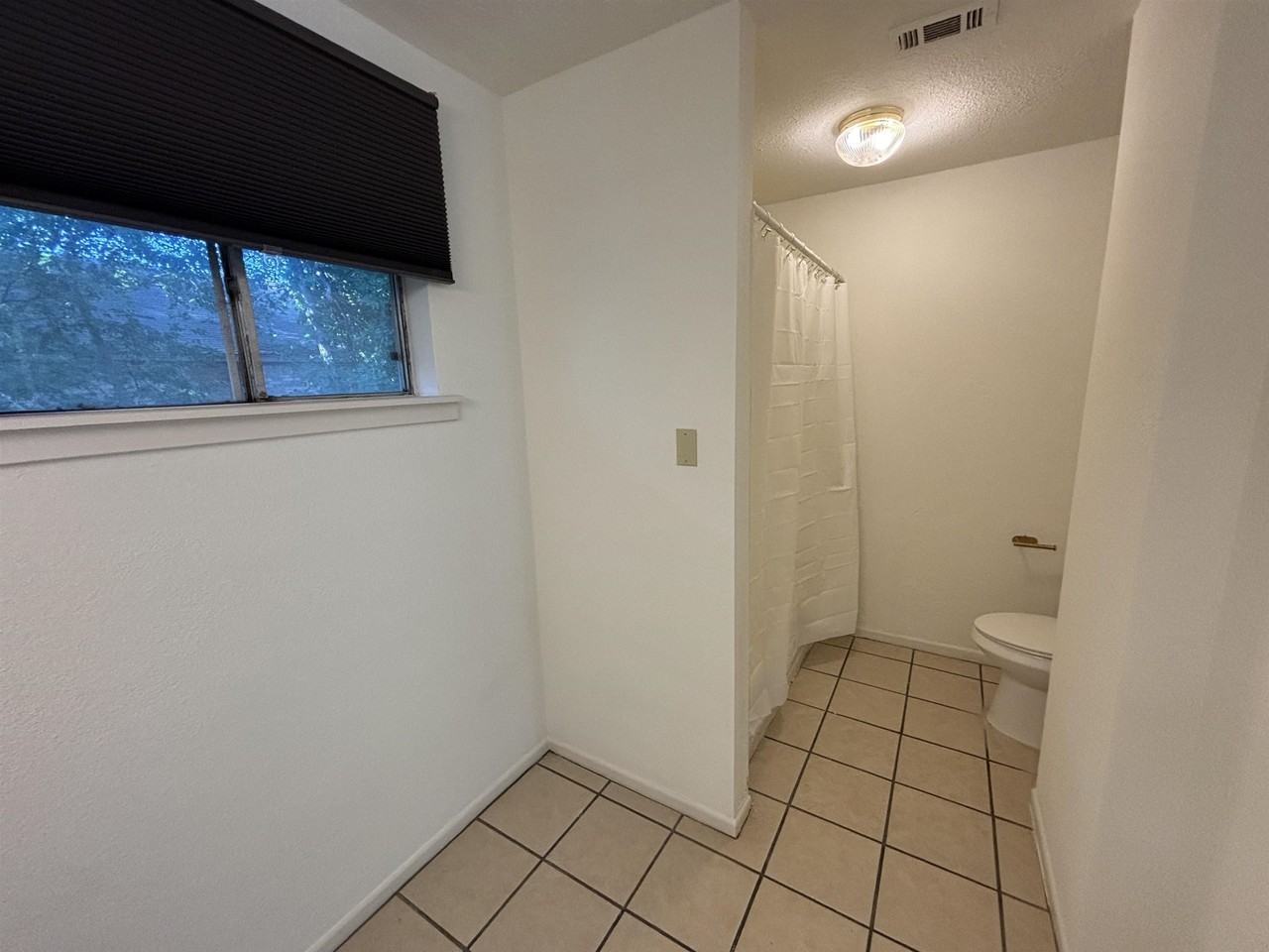 104 N Vandeveer St - Photo 3 of 7
