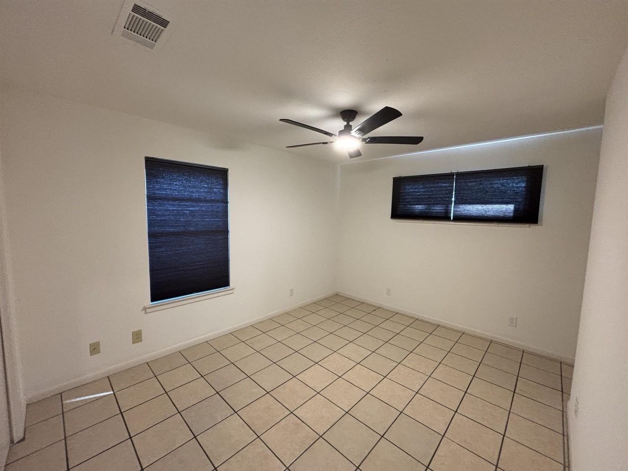 104 N Vandeveer St - Photo 4 of 7