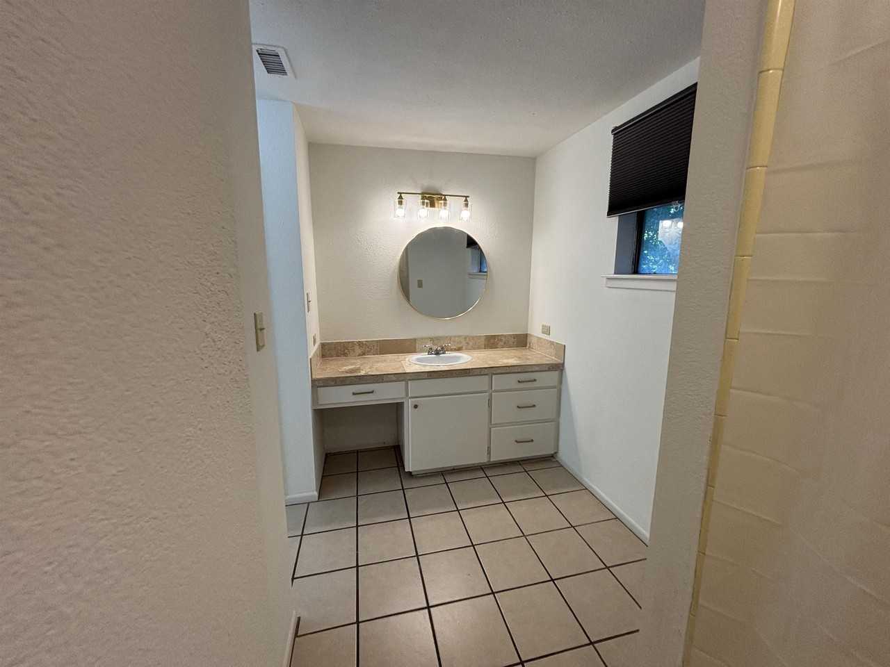 104 N Vandeveer St - Photo 6 of 7
