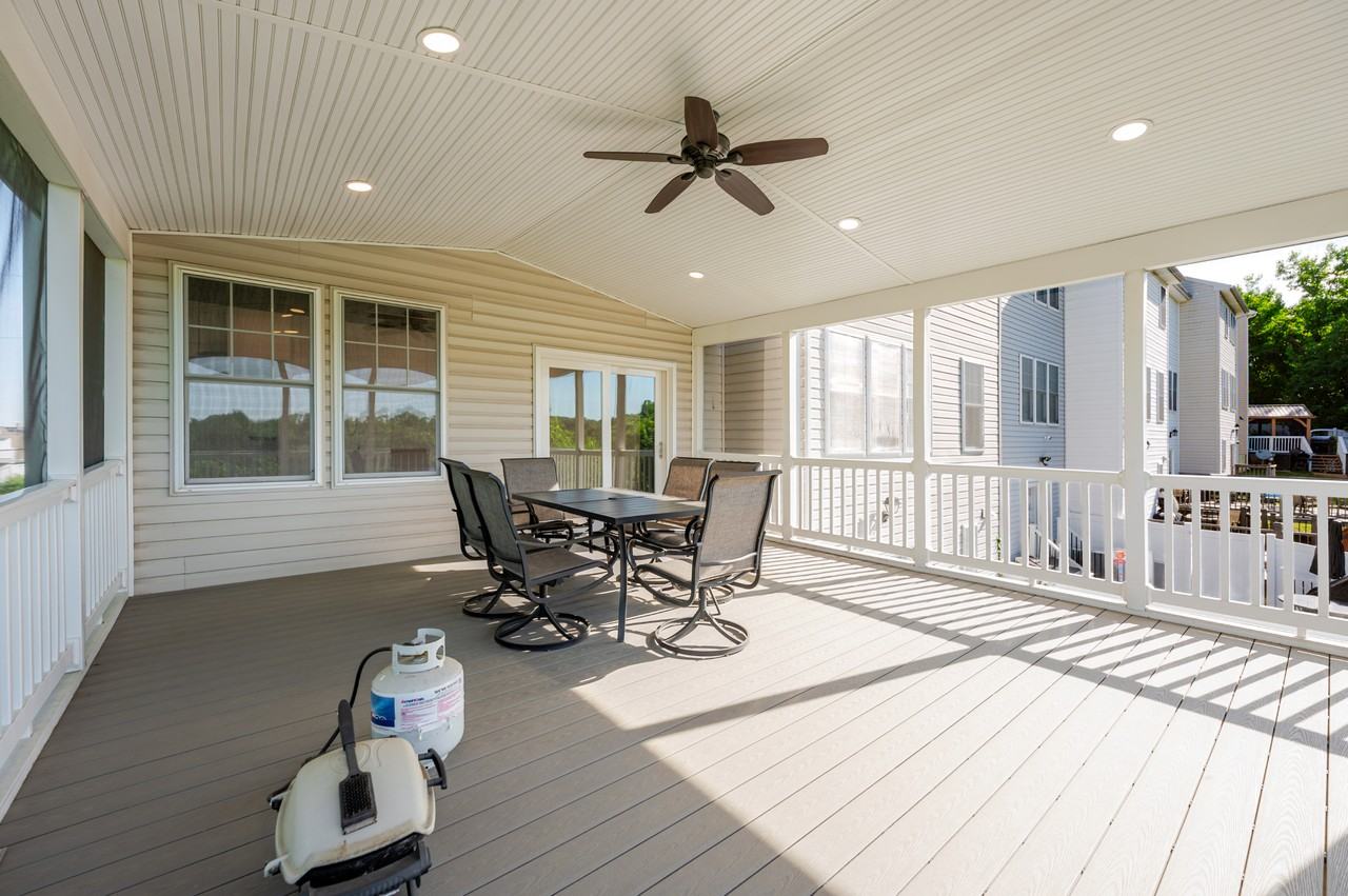 2390 Elvans Rd Se - Photo 5 of 36