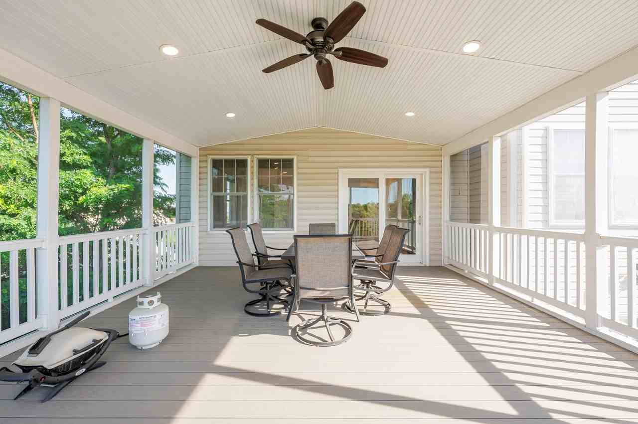 2390 Elvans Rd Se - Photo 6 of 36