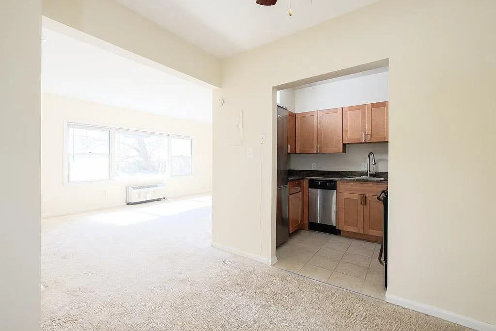 219 S Payne St Apt 201 #201 - Photo 3 of 11