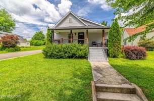 featured image of 301 E Quincy Ave