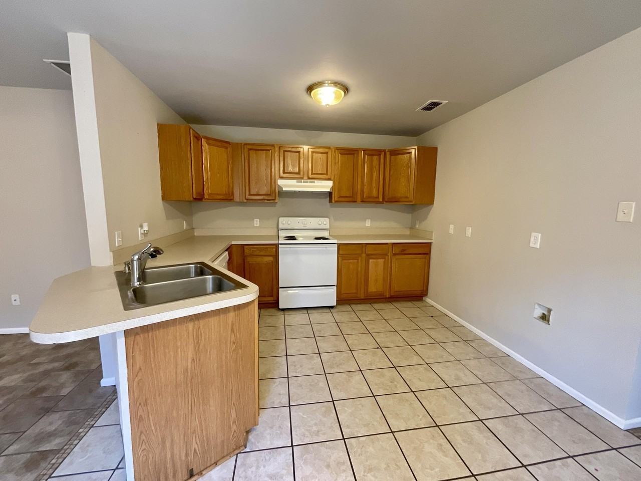 3415 49th St #B - Photo 4 of 10