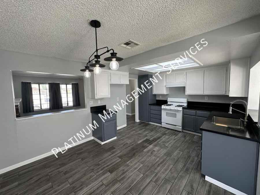 4206 E Avenue Q14 - Photo 4 of 19