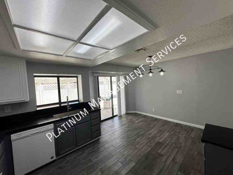 4206 E Avenue Q14 - Photo 6 of 19