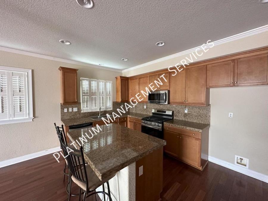 3075 Summer Breeze Ave - Photo 4 of 22