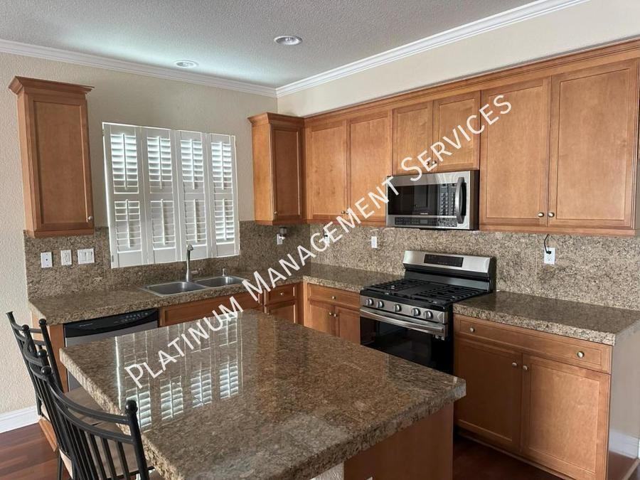 3075 Summer Breeze Ave - Photo 5 of 22