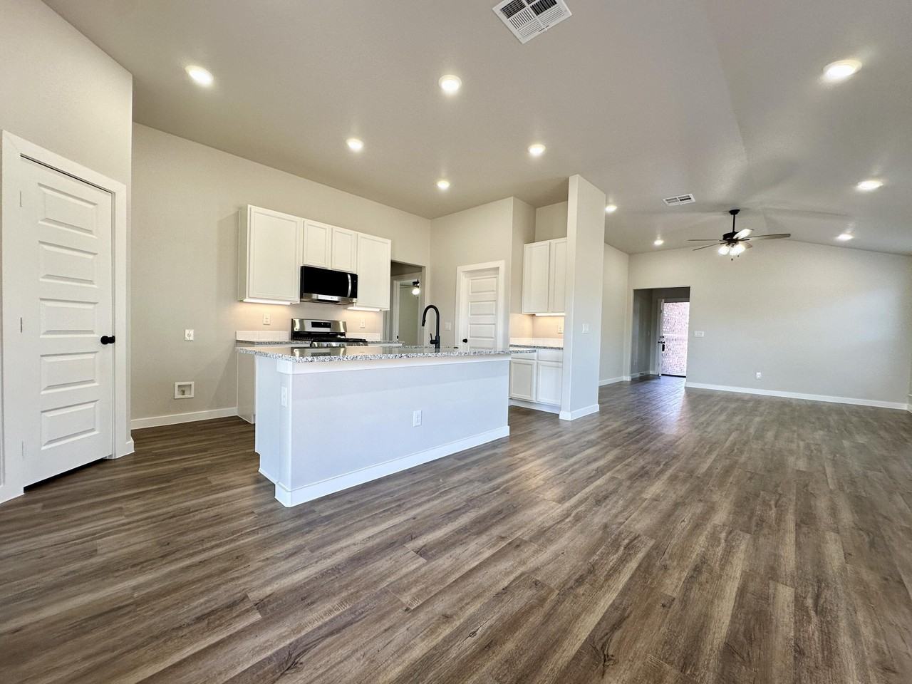 7449 28th St - Photo 2 of 11