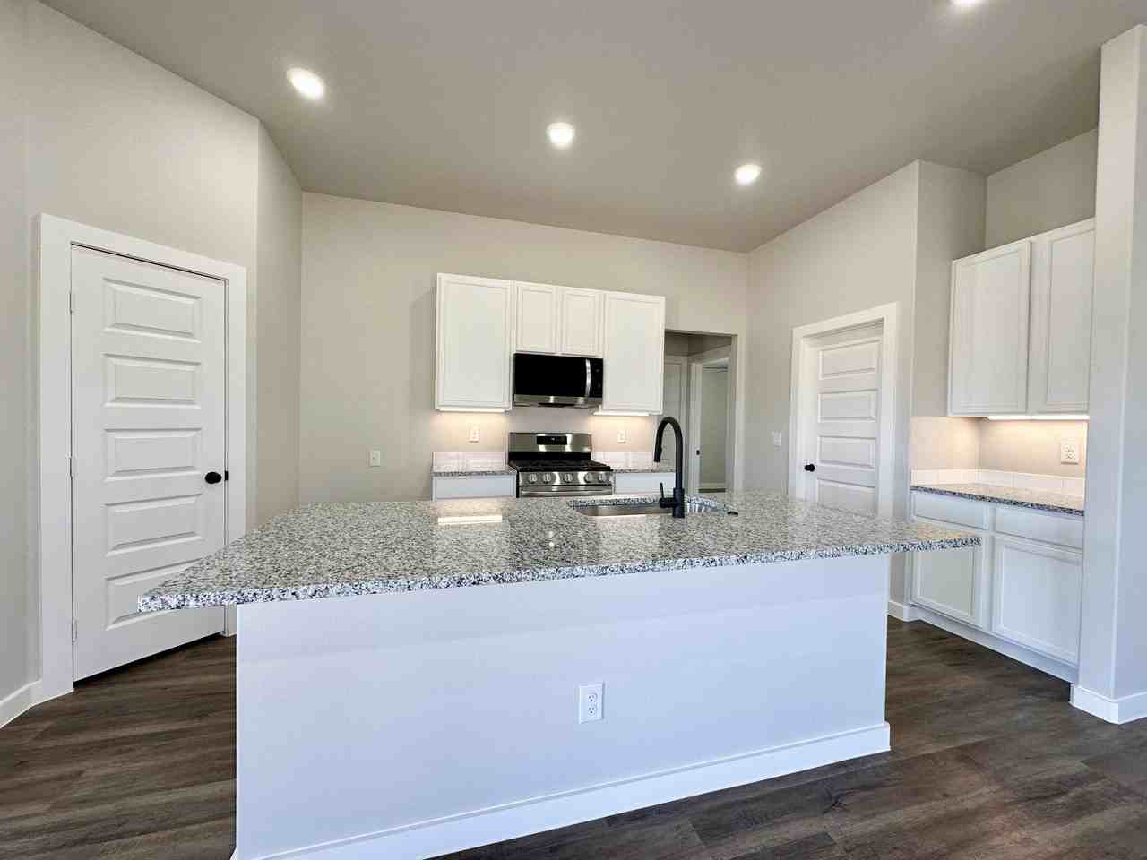 7449 28th St - Photo 3 of 11