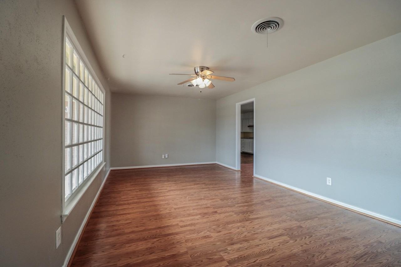 4906 17th Pl - Photo 2 of 11