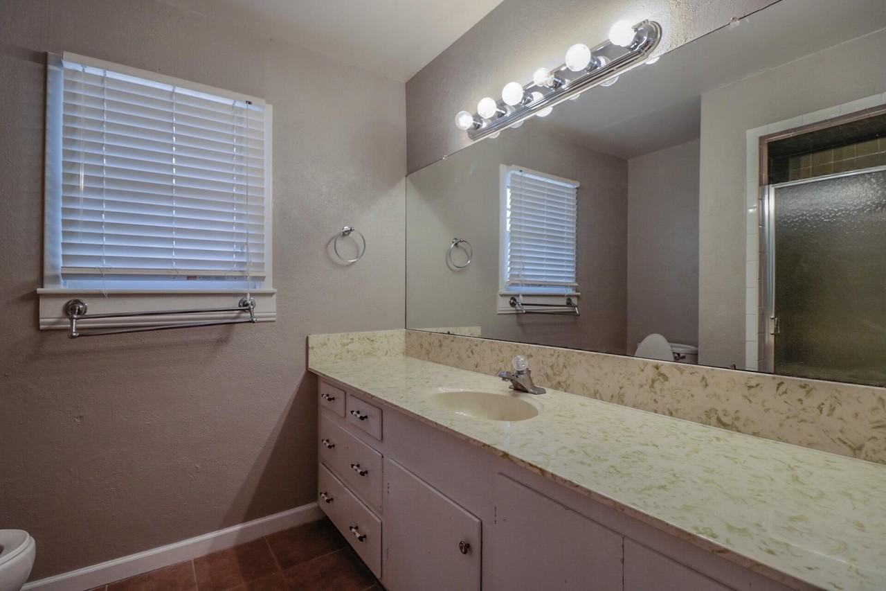 4906 17th Pl - Photo 7 of 11