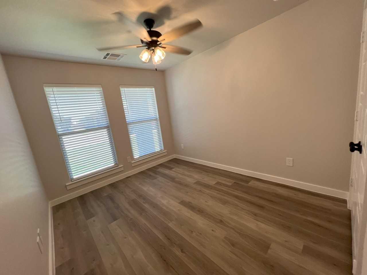7004 13th St - Photo 4 of 21
