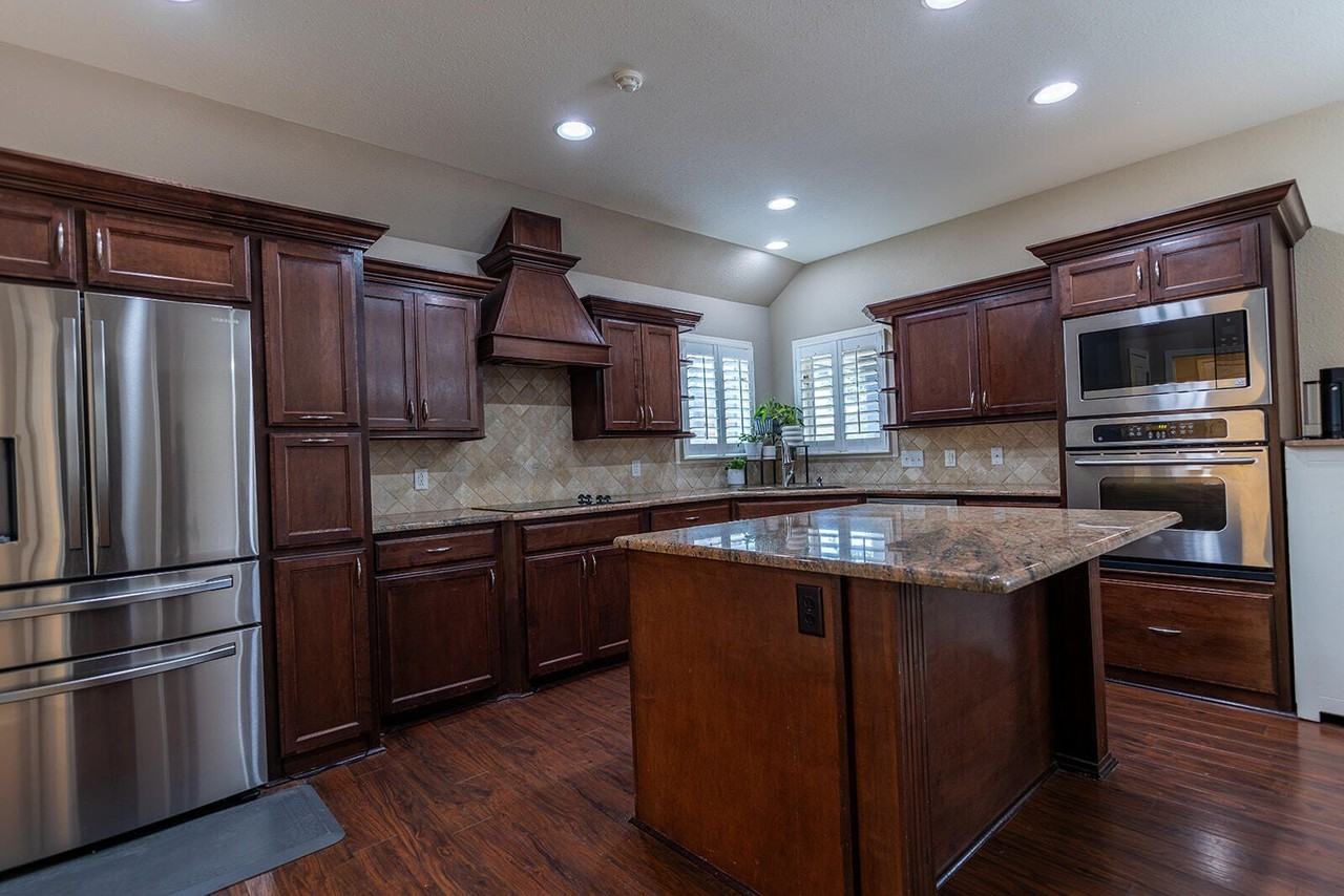 10606 Salem Ave - Photo 3 of 33