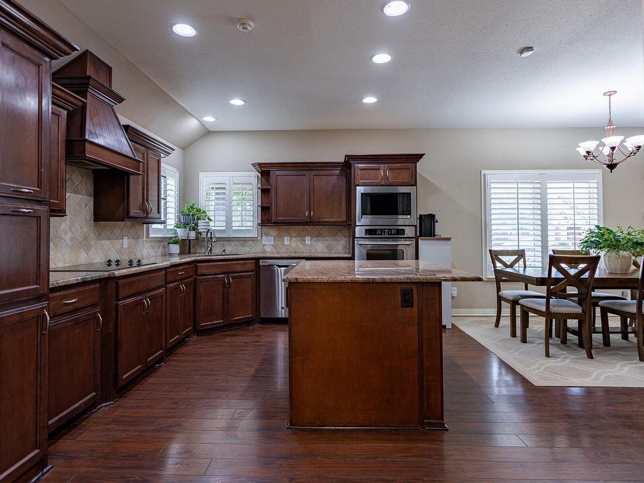 10606 Salem Ave - Photo 4 of 33