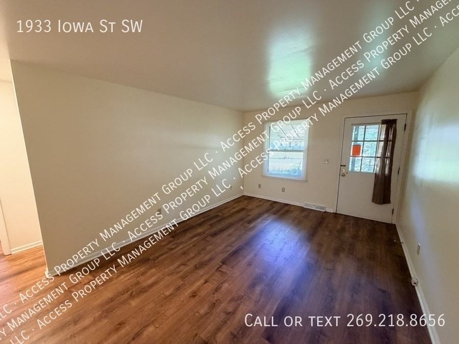 1933 Iowa St Sw - Photo 2 of 28