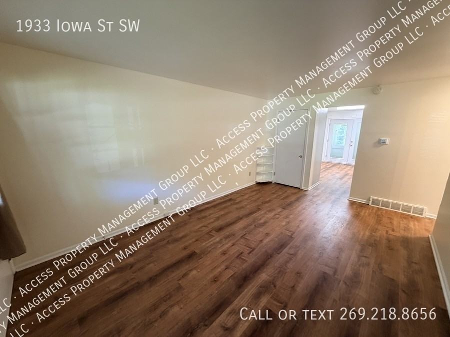 1933 Iowa St Sw - Photo 4 of 28