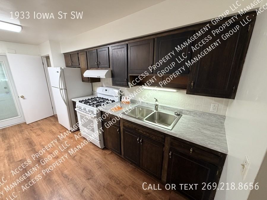 1933 Iowa St Sw - Photo 5 of 28