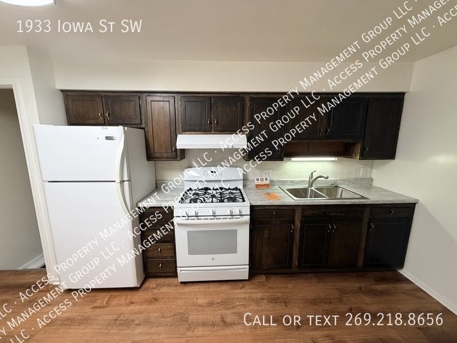 1933 Iowa St Sw - Photo 6 of 28