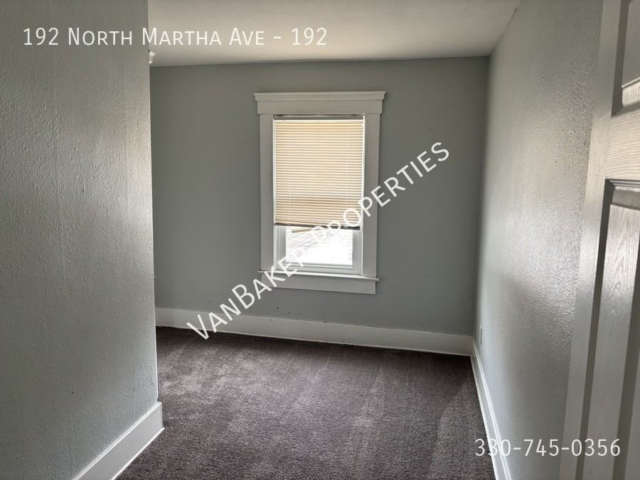 192 N Martha Ave #192 - Photo 2 of 9