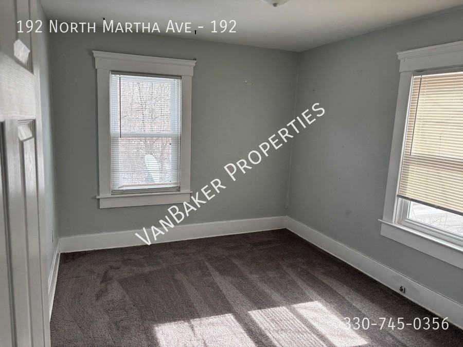 192 N Martha Ave #192 - Photo 3 of 9