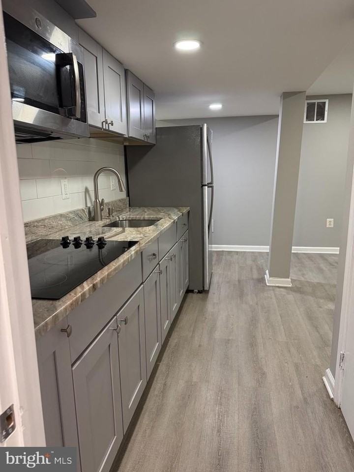 8302 Stanwood St - Photo 2 of 8