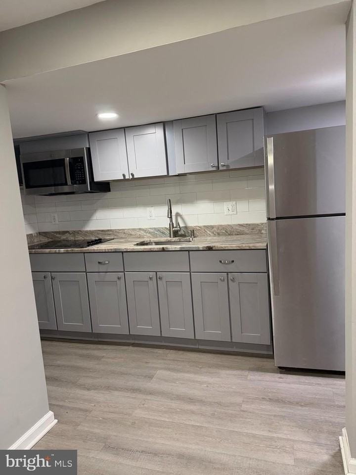 8302 Stanwood St - Photo 3 of 8