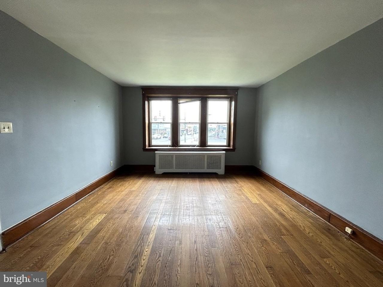 6370 Oxford Ave - Photo 3 of 21