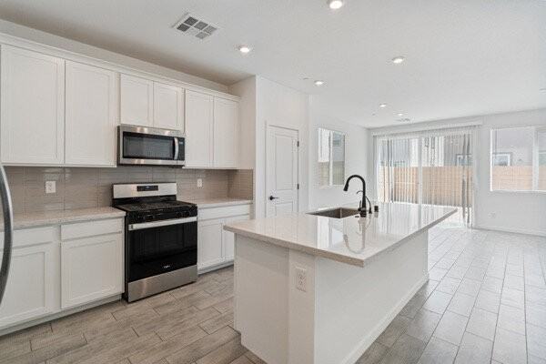 878 Benning St - Photo 3 of 19