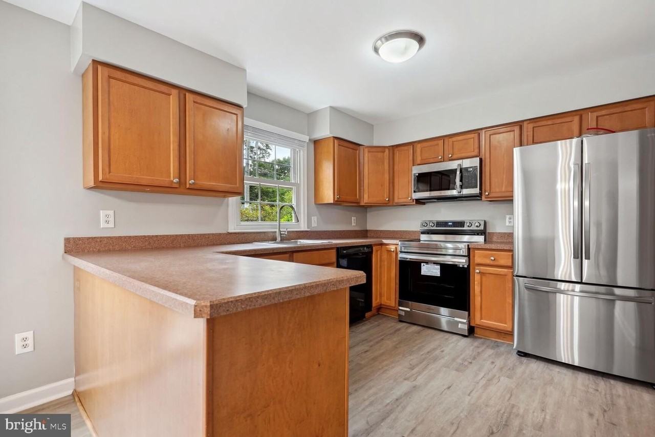 10205 Provincetown Ct - Photo 3 of 28