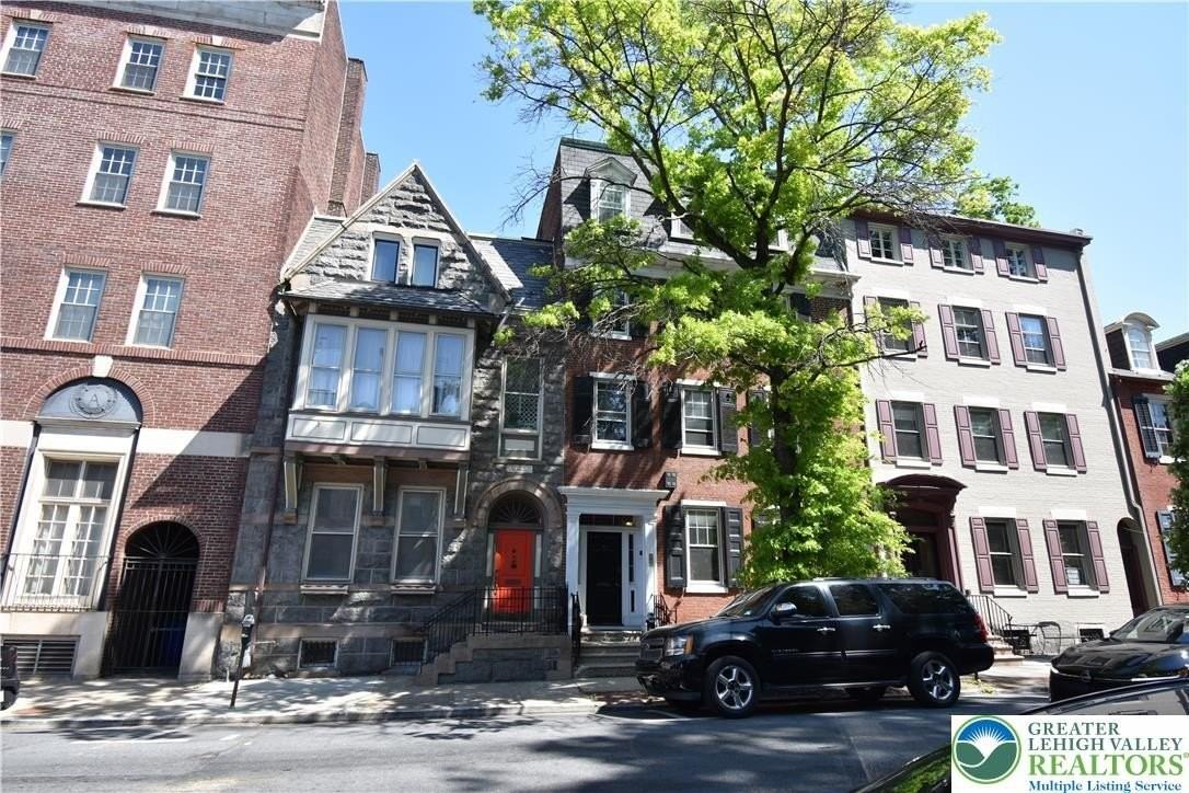 241 Spring Garden St - Photo 2 of 32