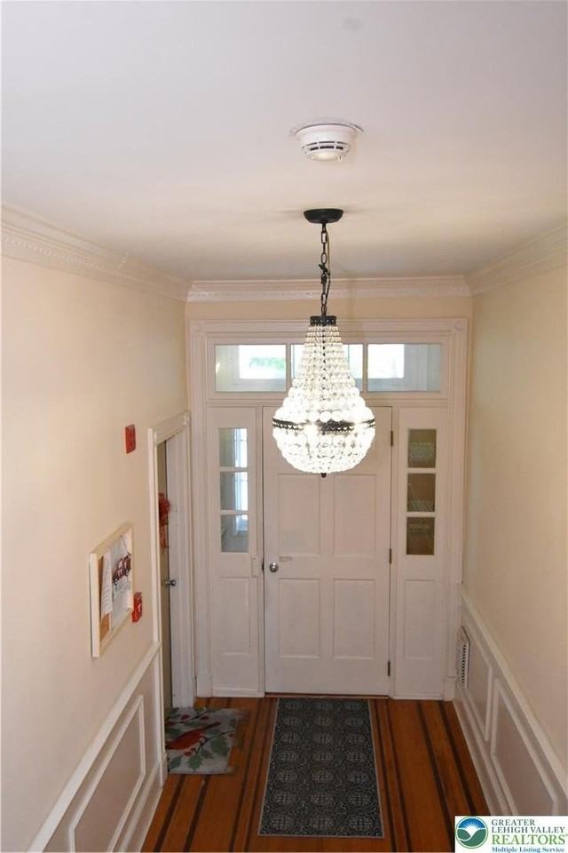 241 Spring Garden St - Photo 6 of 32