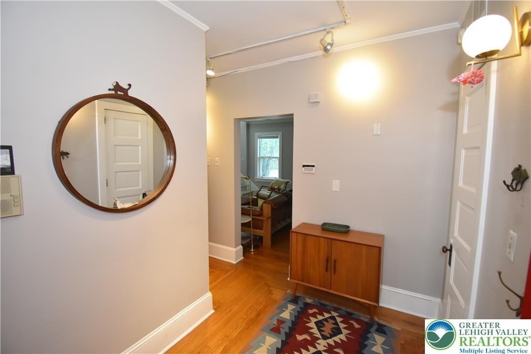 241 Spring Garden St - Photo 7 of 32