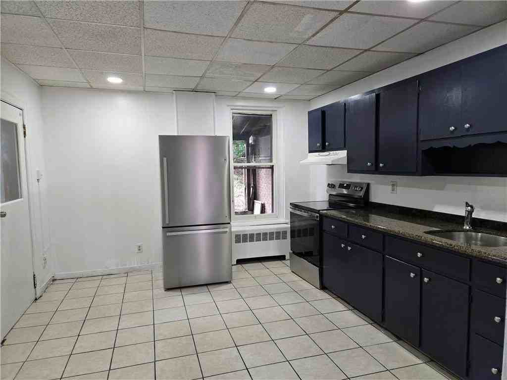 436 Pierce St - Photo 5 of 17