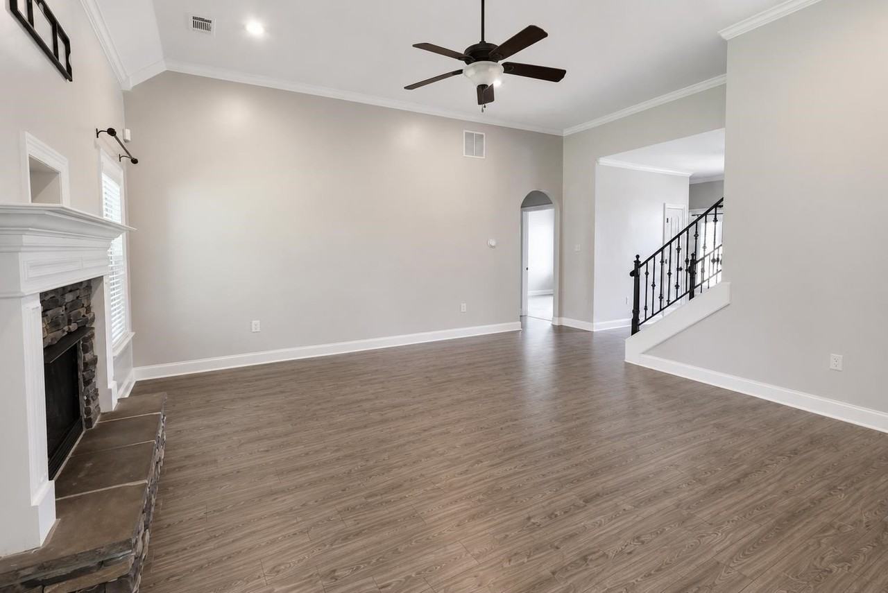 36 Littleton Way - Photo 3 of 29