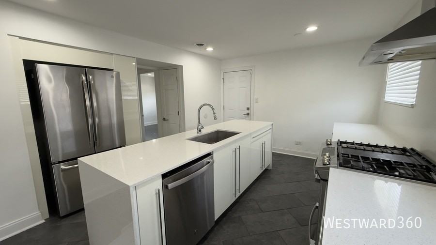 660 Clyde Ave #2 - Photo 5 of 15